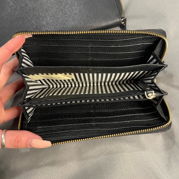 2 Kate Spade Wallets - Picture 2 of 8